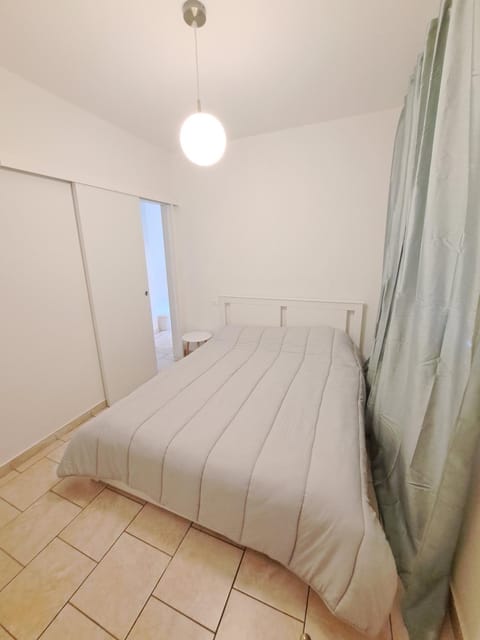 Dinky's apartment with a balcony overlooking the woods Apartment in Bellagio