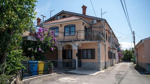 Property building, Day, Street view