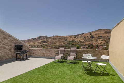 Property building, Balcony/Terrace, Living room