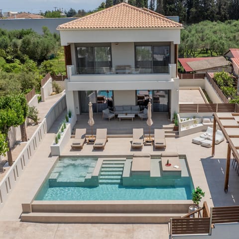 Property building, Swimming pool, Location