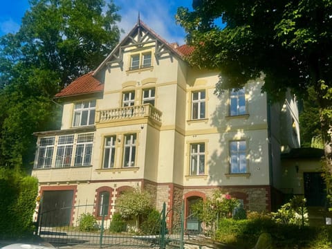 Property building, Day