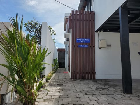Oemah Ozzy Villa 2 Bedroom With Privat Pool Bed and Breakfast in Kuta