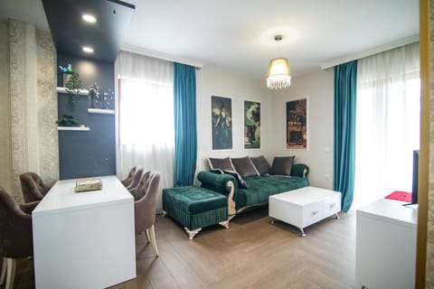 Bed, Photo of the whole room, Seating area