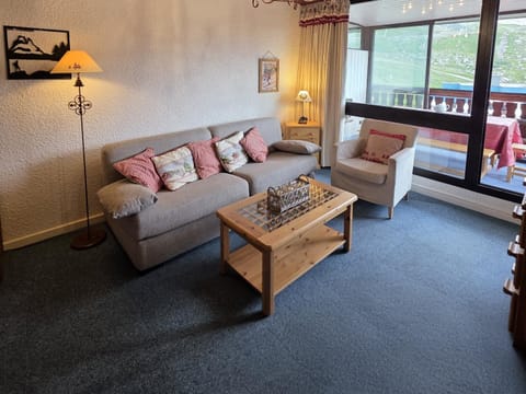 TV and multimedia, Seating area