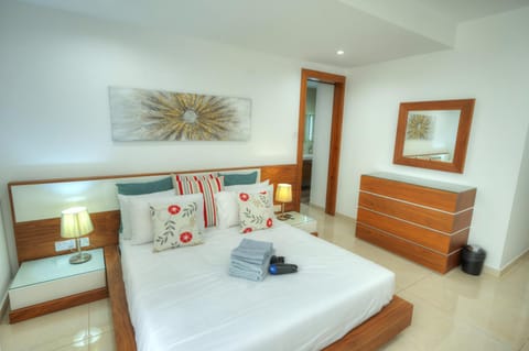 Large 3 bedroom with seafront balcony DDIF1-5 Apartment in Sliema