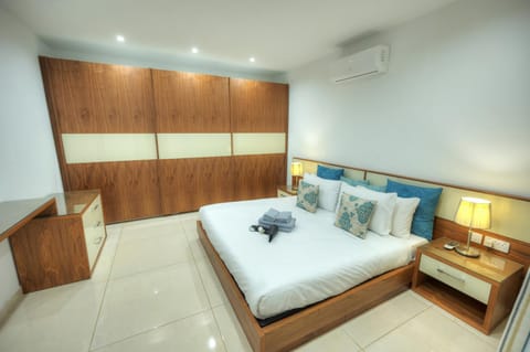 Large 3 bedroom with seafront balcony DDIF1-5 Apartment in Sliema