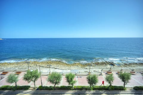 Large 3 bedroom with seafront balcony DDIF1-5 Apartment in Sliema