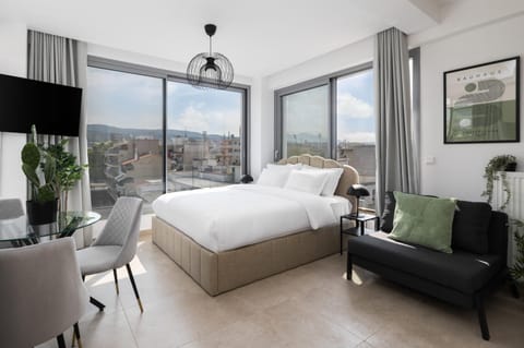 Bed, TV and multimedia, Living room, Photo of the whole room, Seating area, Bedroom