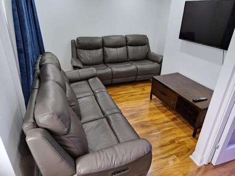 Barnsley cozy home House in Borough of Barnsley