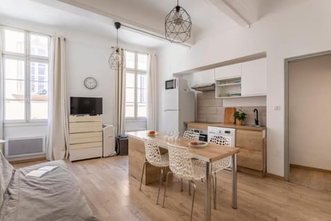 Central studio, perfect for discovering Aix on foot Apartment in Aix-en-Provence