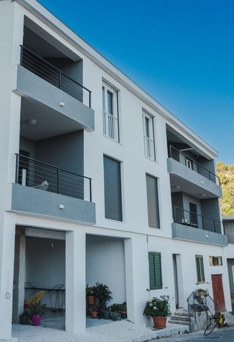 Property building, View (from property/room), Balcony/Terrace
