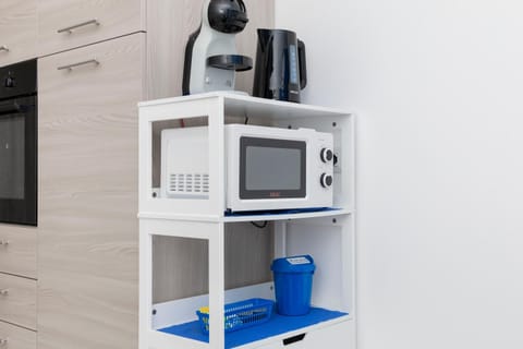 Coffee/tea facilities, microwave