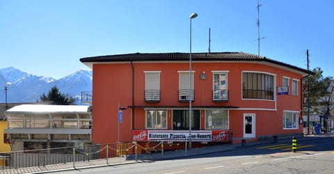 Landmark view, Street view