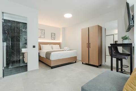 Bed, TV and multimedia, wardrobe