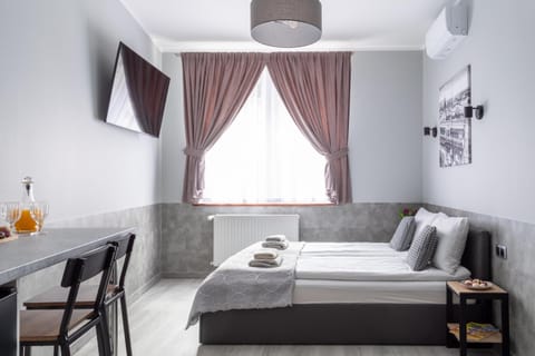 Bed, TV and multimedia, Photo of the whole room, Seating area, towels