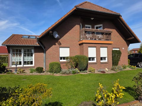 Property building, Spring, Day, Garden
