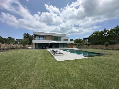 Property building, Garden, Swimming pool