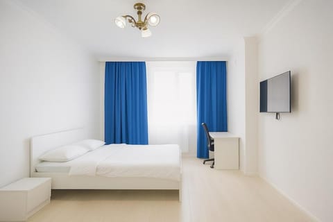 Bed, TV and multimedia, Bedroom