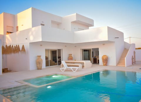 Property building, Patio, Swimming pool