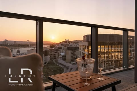 View (from property/room), View (from property/room), Balcony/Terrace, Balcony/Terrace, City view, City view, Landmark view, Landmark view, River view, River view