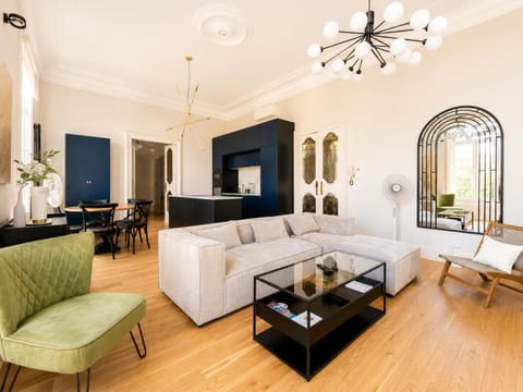 Living room, Seating area
