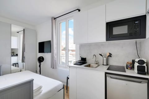 Charming studio L028 Apartment in Saint-Denis, France