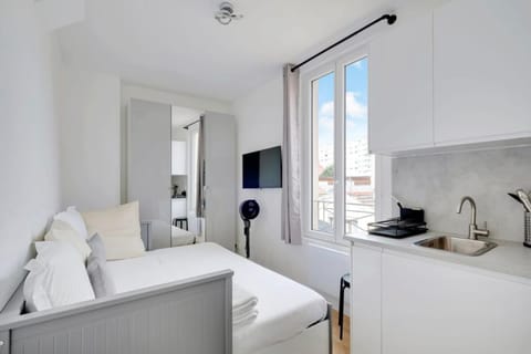 Charming studio L028 Apartment in Saint-Denis, France