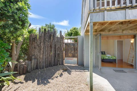 HORIZON SURF LODGE plus private spa House in Raglan