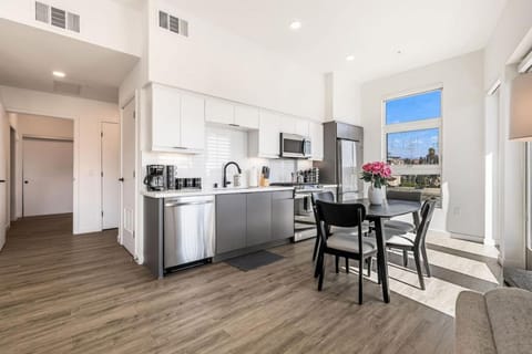 Skyline Haven Near Dodger Stadium with Views Apartment in Echo Park