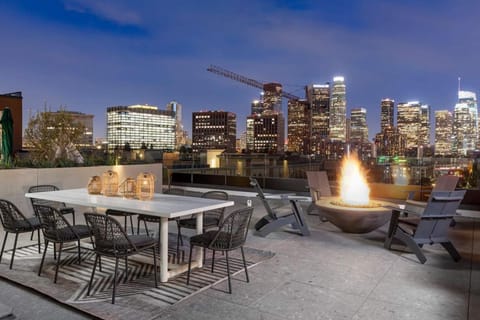 Chic Studio, Walk to Downtown With Skyline Views Apartment in Echo Park