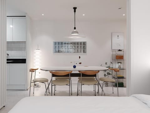 Photo of the whole room, Dining area