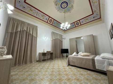Bed, TV and multimedia, Photo of the whole room, Bedroom, wardrobe