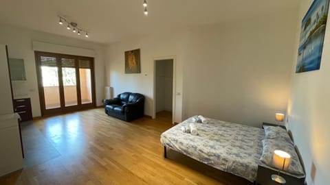 Bed, Living room, Photo of the whole room