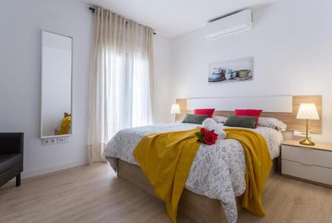 Bed, Photo of the whole room, Bedroom, air conditioner