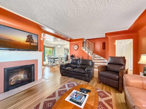 Vintage Hearth Tudor Treasure in Sequim House in Sequim