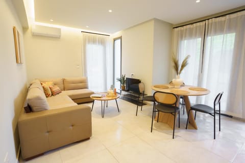 Living room, Seating area, Dining area, air conditioner