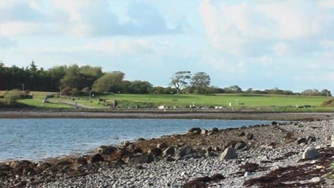 Seashore Cottage on Galway Bay Apartment in County Galway