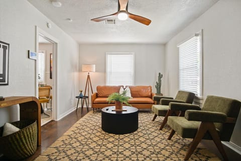Charming Yellow Door House Steps from OU House in Norman