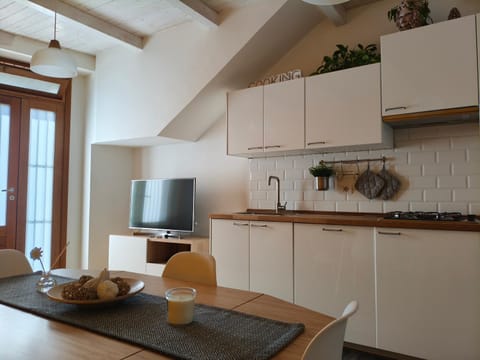 TV and multimedia, Kitchen or kitchenette, Dining area