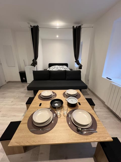 Bed, Living room, Photo of the whole room, Bedroom