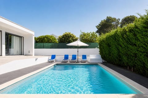 Day, Pool view, Swimming pool, sunbed