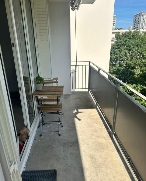 View (from property/room), Balcony/Terrace, Balcony/Terrace, Living room, Seating area