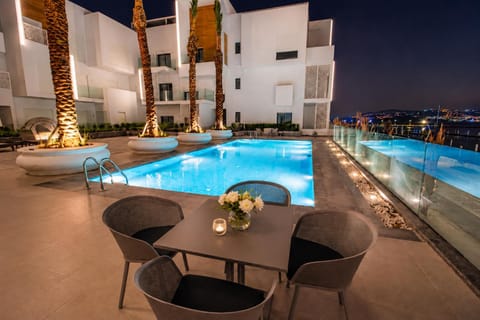 Property building, Night, View (from property/room), Balcony/Terrace, Seating area, Pool view, Swimming pool, sunbed
