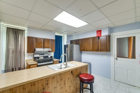 Less Than 1 Mi to Main St Quiet Apartment in Galesburg! Apartment in Galesburg