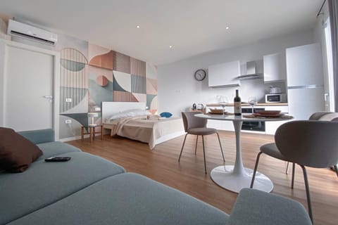 Bed, Kitchen or kitchenette, Living room, Photo of the whole room, Dining area, Bedroom