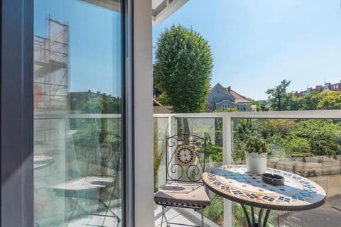 Patio, Spring, Day, Natural landscape, Garden, View (from property/room), Balcony/Terrace, Dining area, Garden view