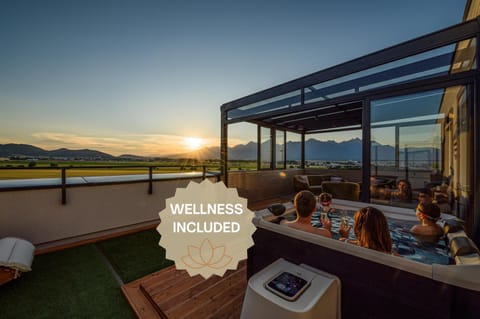 Natural landscape, Hot Tub, View (from property/room), Balcony/Terrace, Spa and wellness centre/facilities, Mountain view, Sunset, Family