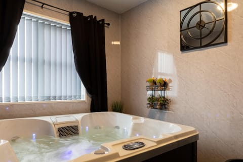 Getaway Accommodation with Pool Table and Jacuzzi! Apartment in Rotherham