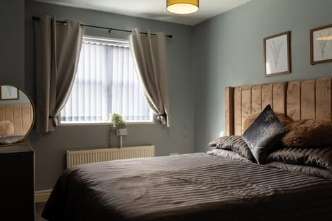 Getaway Accommodation with Pool Table and Jacuzzi! Apartment in Rotherham