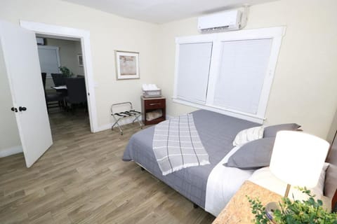 Bed, Bedroom, air conditioner
